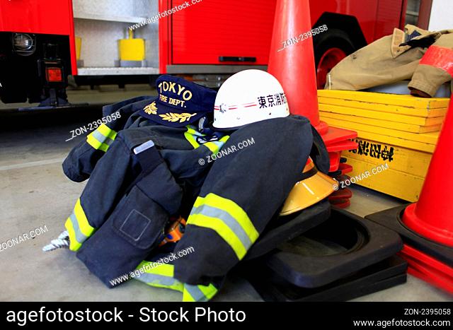Tokio, Japan, die Feuerwehr, ist mit modernster Ausruestung und Technik ausgestattet. Tokio, Japan. Firefighters use hightech equipment and gear