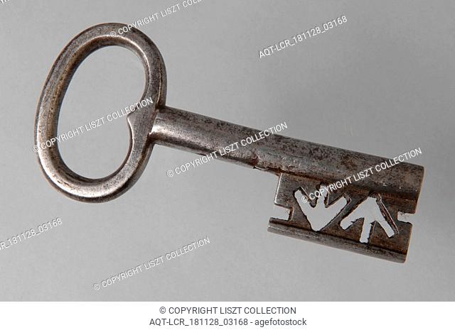 Iron key with heart-shaped eye, hollow key handle and cruciform beards in beard, key iron iron, hand forged Key with heart-shaped eye (handle) hollow key handle...