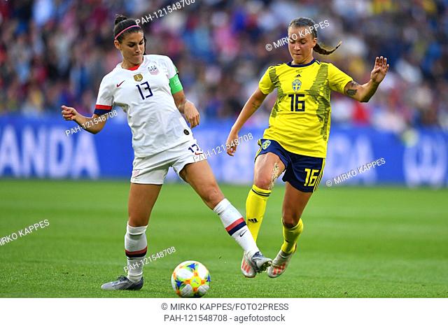 Alex Morgan (USA) (13) ahead of Zigiotti Olme (Sweden) (16) on the ball, 20.06.2019, Le Havre (France), football, FIFA Women's World Cup 2019, Sweden - USA