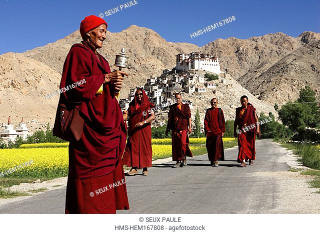 India, Jammu and Kashmir, Ladakh, Indus valley, Chemrey Gompa monastary, Lamas on their way to a nieghboring monastary