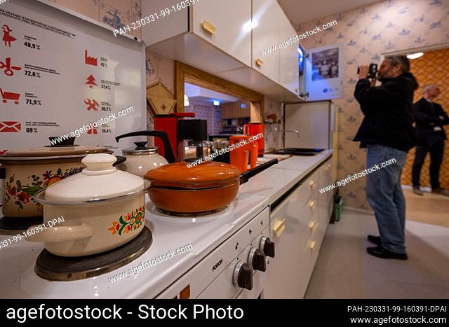 31 March 2023, Berlin: Cooking pots stand on a stove in the kitchen of a replica WBS 70 apartment in the exhibition rooms of the GDR Museum