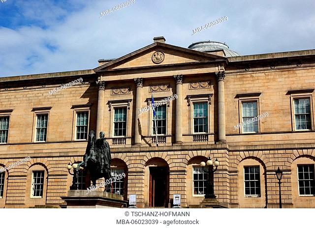 Scotland, Edinburgh, General Register House in Princes Street, statue of the Duke of Wellington in foreground, General Register Office for Scotland