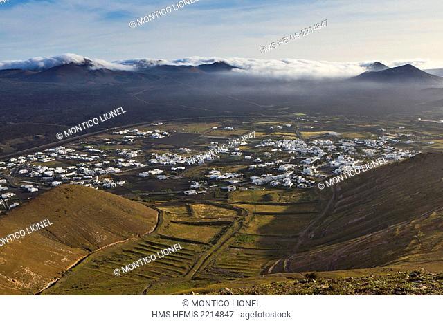 Spain, Canaries Islands, Lanzarote island, the village of Yaiza and the Geria