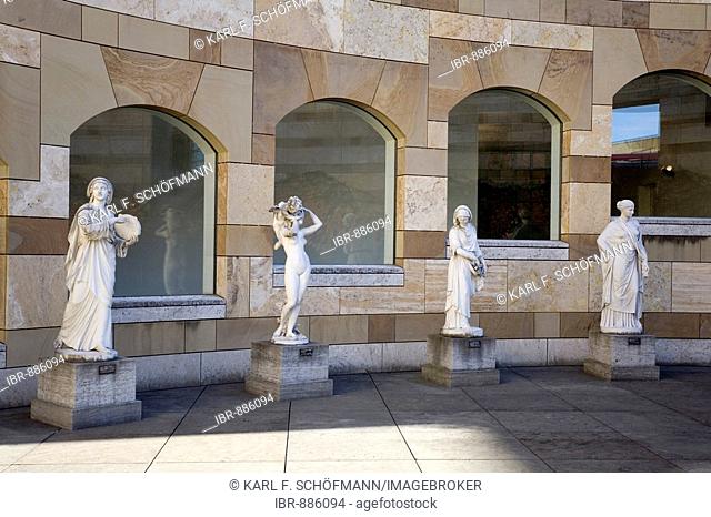Marble sculptures of ancient figures, rotunda of the new State Gallery designed by James Stirling, Stuttgart, Baden-Wuerttemberg, Germany, Europe