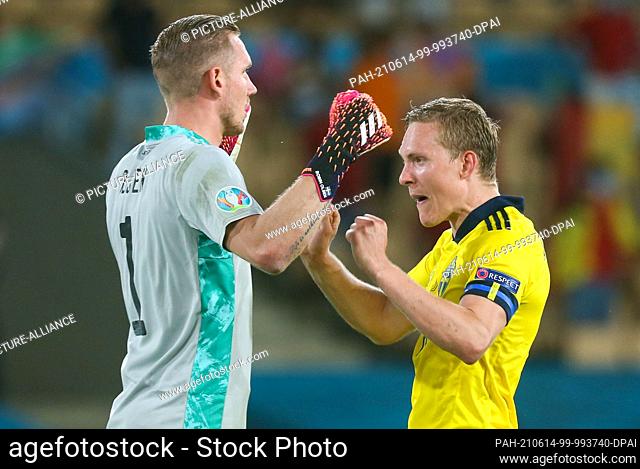 14 June 2021, Spain, Sevilla: Football: European Championship Group E, Spain - Sweden: Sweden's goalkeeper Robin Olsen and Ludwig Augustinsson