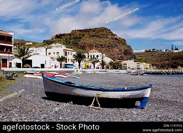 altes Fischerboot am Strand von Playa de Santiago auf La Gomera, Kanarische Inseln, Spanien, Europa