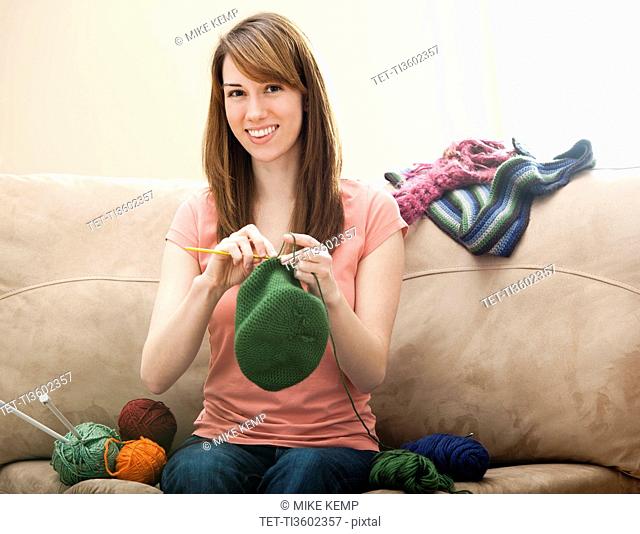 USA, Utah, Lehi, Young woman knitting woolly hat