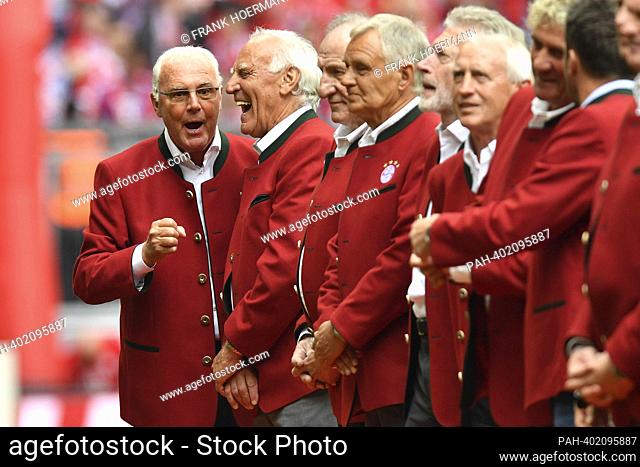 ARCHIVE PHOTO: Georg SCHWARZENBECK turns 75 on April 3, 2023, Franz BECKENBAUER (Honorary President FC Bayern Munich) with the legends from 26 championship bull...