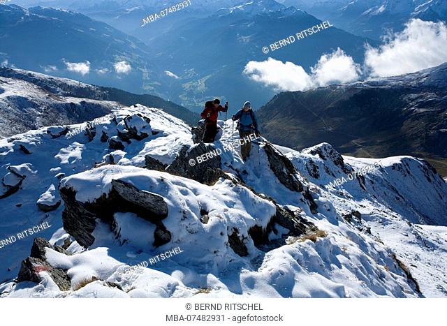 Climbers on the ascent to the Marchkopf, Zillertal Alps, Tyrol, Austria