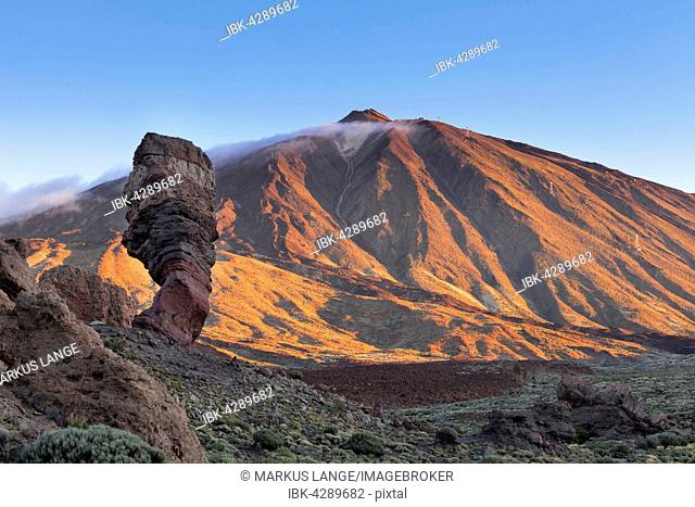 Roques de Garcia in the Caldera de las Canadas, Teide volcano, Teide National Park, UNESCO World Heritage Site, Tenerife, Canary Islands, Spain