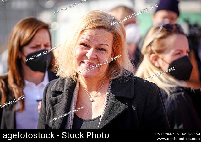24 March 2022, Berlin: Nancy Faeser (SPD), Federal Minister of the Interior and Home Affairs, inspects emergency accommodation for refugees from Ukraine on the...
