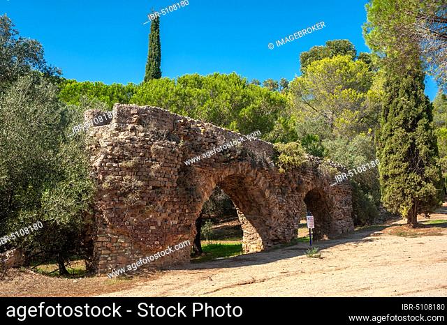 Roman aqueduct in the park Aurelia, Fréjus, Var, Provence-Alpes-Cote d'Azur, France, Europe