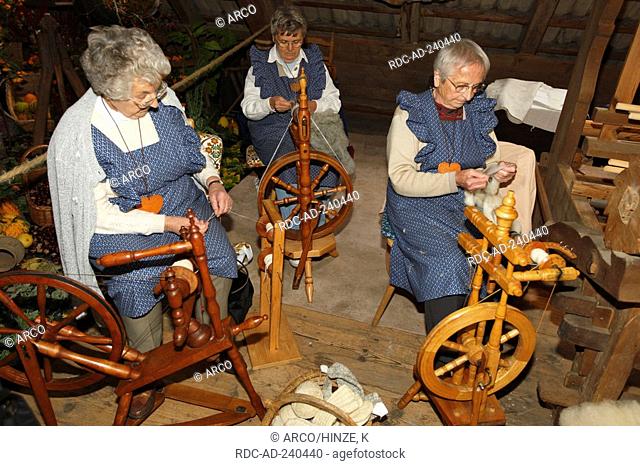 Women working at spinning wheels, Gut Steinhof, Lower Saxony, Germany