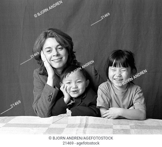 Swedish mother with chinese adopted children