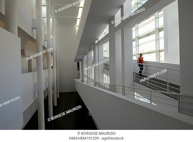 Spain, Catalonia, Barcelona, Raval district, the Contemporary Art Museum of Barcelona MACBA by architect Richard Meier, placa dels Angels 1