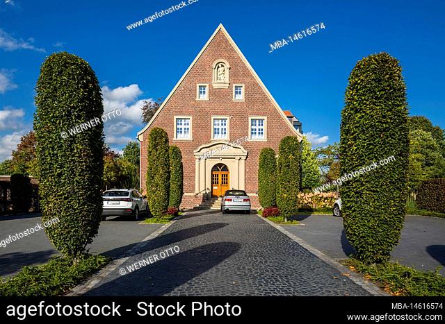 Germany, Suedlohn, Westmuensterland, Muensterland, Westphalia, North Rhine-Westphalia, Suedlohn-Oeding, former sisters' house, neo-baroque, brick building