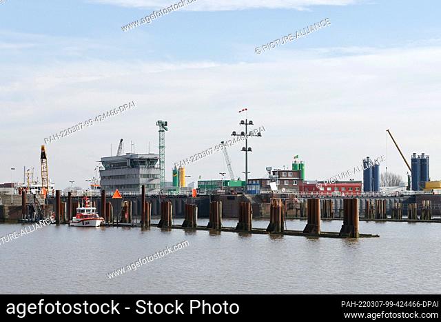01 March 2022, Schleswig-Holstein, Brunsbüttel: The sun shines on the lock facility. The construction of the 5th lock chamber is intended to ensure that ships...