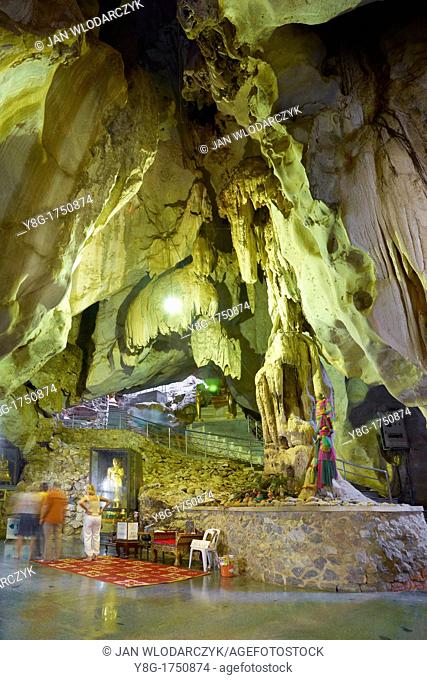 Thailand - Khao Yoi Buddhist Cave Temple, infiltrative forms of limestone