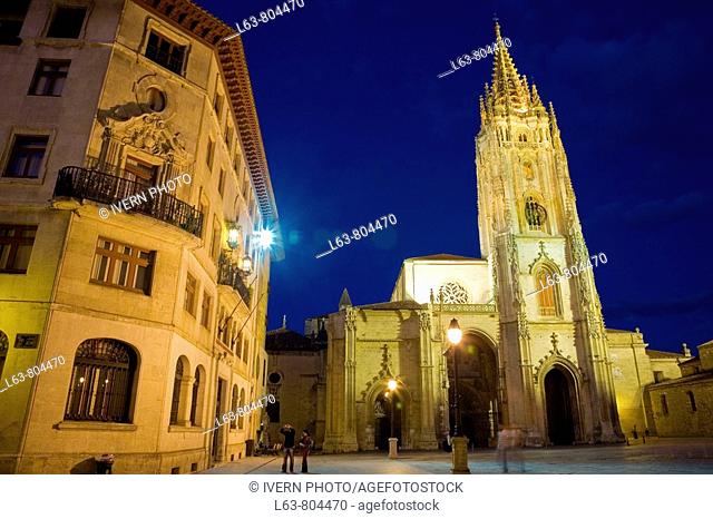 San Salvador Cathedral at night. Plaza de Alfonso II el Casto. Oviedo. Asturias. Spain