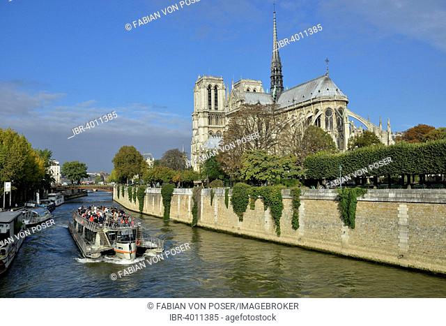 Sightseeing boat on the Seine river in front of Notre Dame Cathedral, Paris, France