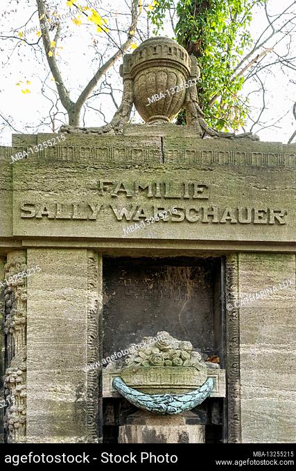 Berlin, Jewish cemetery Berlin Weissensee, Art Nouveau grave complex, shell limestone, field E3, Sally Warschauer hereditary burial