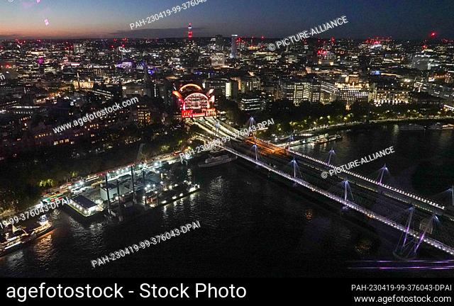 28 October 2022, Great Britain, London: View from the London Eye of the illuminated Charing Cross Railway Station. Photo: Jan Woitas/dpa