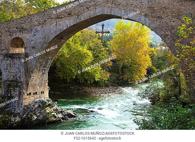 Roman bridge. Sella river. Cangas de Onis. Picos de Europa National Park. Asturias. Spain