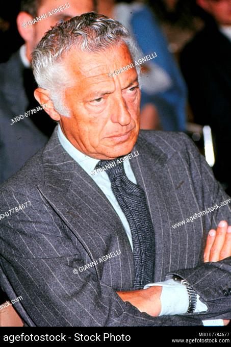 Italian entrepreneur and politician Gianni Agnelli, born Giovanni Agnelli, with the watch above the cuff. This aesthetic choice is given by the fact that the...