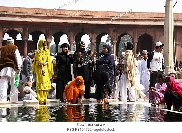 Muslim women having a ritual bath before praying at the Jama Masjid of Delh Iti is the largest mosque in India The Jama Masjid stands across the road in front...