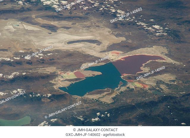 As in the case of many previous space missions, the Great Salt Lake in Utah serves as a striking visual marker for the Expedition 40 crew members orbiting 222...