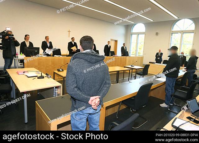 20 October 2020, Bavaria, Augsburg: The main defendant (l) stands in the courtroom of the Regional Court next to two co-defendants