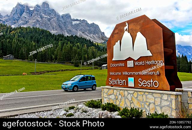 Eingang zum UNESCO Weltnaturerbe Dolomiten - Naturpark Sextener Dolomiten, Sexten, Südtirol, Trentino-Alto Adige, Italien / Entrance to the UNESCO World...