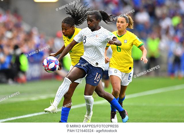 Viviane Asseyi (France) (18) defends the ball versus Formiga (Brazil) (8) Tamires (Brazil) (6), 23.06.2019, Le Havre (France), Football