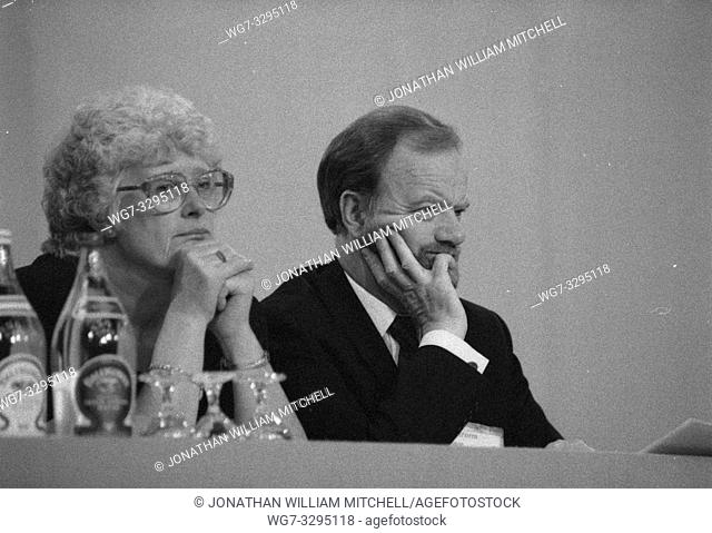 UK Brighton -- Sep 1993 -- Labour Party MP Robin Cook ( 1946 - 2005 ) at the Labour Party Conference in Brighton in 1993 -- Picture by Jonathan Mitchell