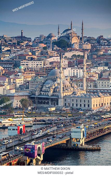 Turkey, Istanbul, view to Eminonu Harbor, Galata Bridge and New Mosque