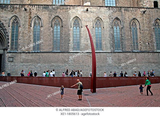cauldron, Fossar de les Moreres memorial monument, Santa Maria del Mar's basilica, Barcelona, Catalonia, Spain