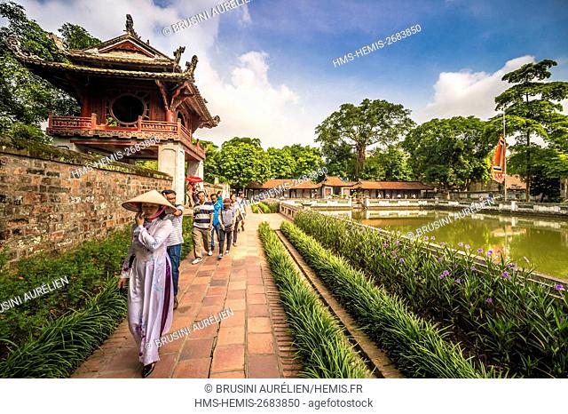 Vietnam, Red River Delta, Hanoi, tourist visit of the sanctuary of Prince propagator of Letters (Van Vuong Tuyen Mieu) Temple of Literature (Van Mieu Quoc Tu...