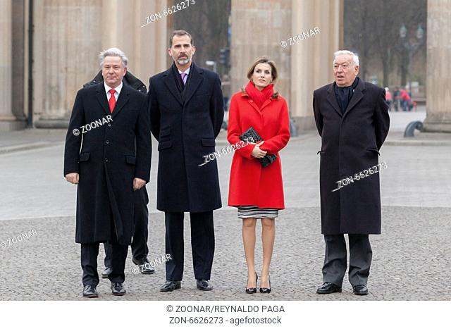 King Philip VI. and Queen Letizia of Spain are welcomed during the visit to Berlin by the Mayor of Berlin Klaus Wowereit at Brandenburg Gate in Berlin, Germany