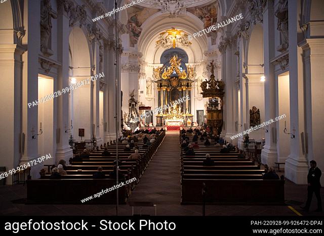 28 September 2022, Hesse, Fulda: Rainer Maria Cardinal Woelki, Archbishop of Cologne, speaks during a morning service in Fulda Cathedral as part of the fall...