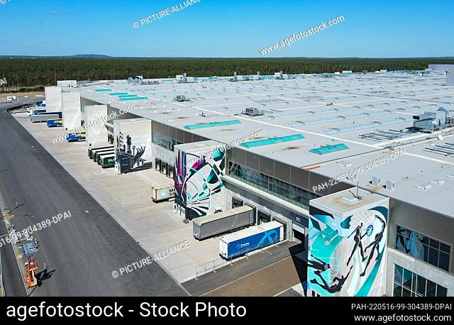 15 May 2022, Brandenburg, Grünheide: The Tesla Gigafactory Berlin Brandenburg (aerial view with a drone). U.S. electric carmaker Tesla currently employs about 4