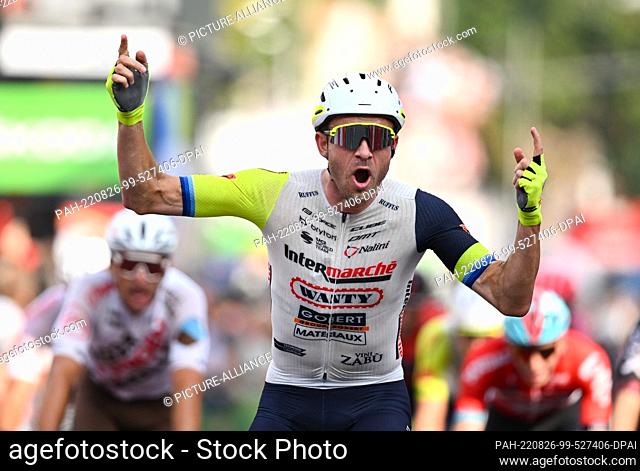 26 August 2022, Hessen, Marburg: Cycling: Tour of Germany, Meiningen - Marburg (200.70 km), stage 2. Alexander Kristoff from Norway of Team...