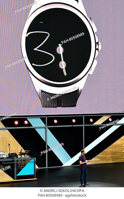 Google manager David Singleton presents the new functions of the smartwatch operating system Android Wear 2.0 at the Google developer conference I/O in Mountain...