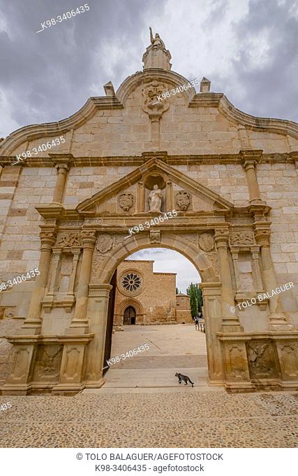 portal de entrada, monasterio de Santa María la Real de Huerta, construido entre los siglos XII y XVI, Santa María de Huerta, Soria