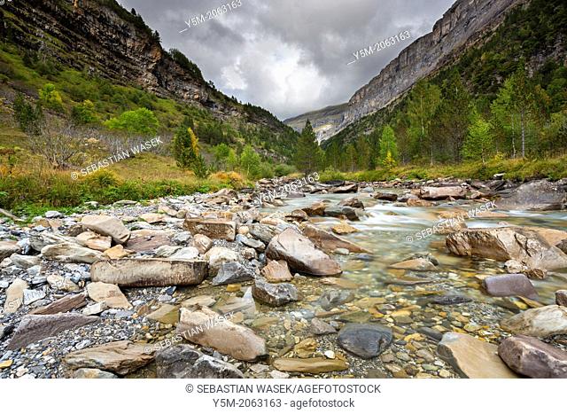 River Arazas in the Valle de Ordesa, Parque Nacional de Ordesa y Monte Perdido, Pyrenees, Huesca province, Aragon, Spain, Europe