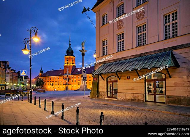 Poland, Warsaw, The Royal Castle, Senatorska Street and Sigismund's Column at night