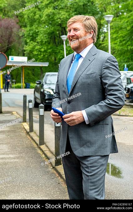 King Willem-Alexander of The Netherlands arrives at the Radboud universitair medisch centrum Dekkerswald in Groesbeek, on May 25, 2021