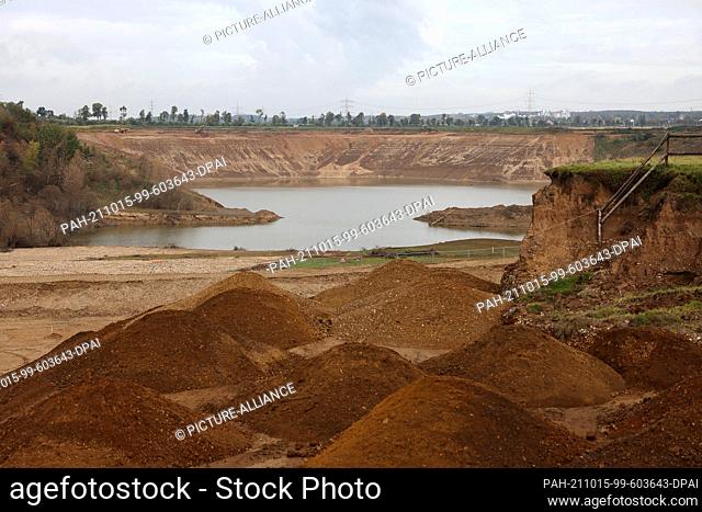 PRODUCTION - 13 October 2021, North Rhine-Westphalia, Erftstadt: Mounds of earth lie on the edge of the quarry in front of the gravel pit in the Blessem...