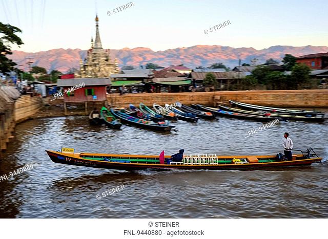 Longtail boat, Nyaung Shwe, Shan Staat, Myanmar, Asia