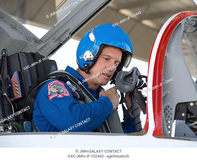 NASA astronaut Steve Swanson, Expedition 40 commander, prepares for a flight in a NASA T-38 jet trainer at Ellington Airport as he and his crewmates continue...