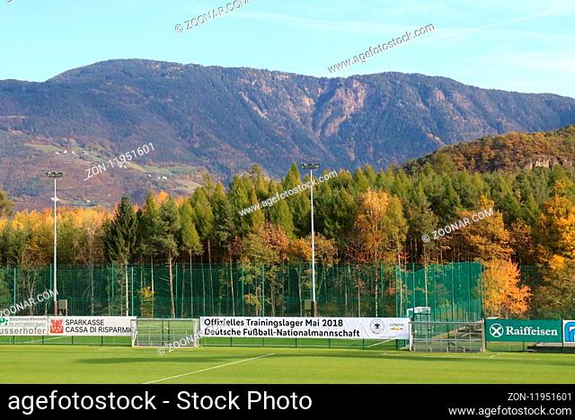 Das Stadion des FC Suedtirol inmitten der Südtiroler Bergwelt ist die Trainingsstätte für das DFB-WM-Trainingslager 2018 in Eppan/Suedtirol